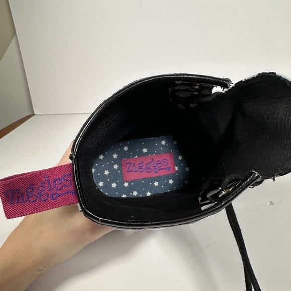 SOLD - poshmark.ca Vintage Ziggies Combat Boots - Picture 8 of 9